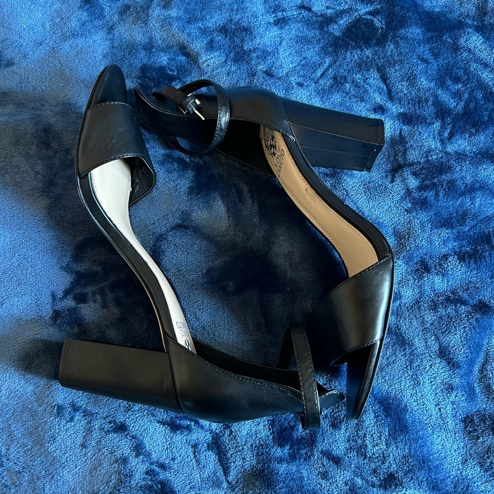 VINCE CAMUTO black chunky heels